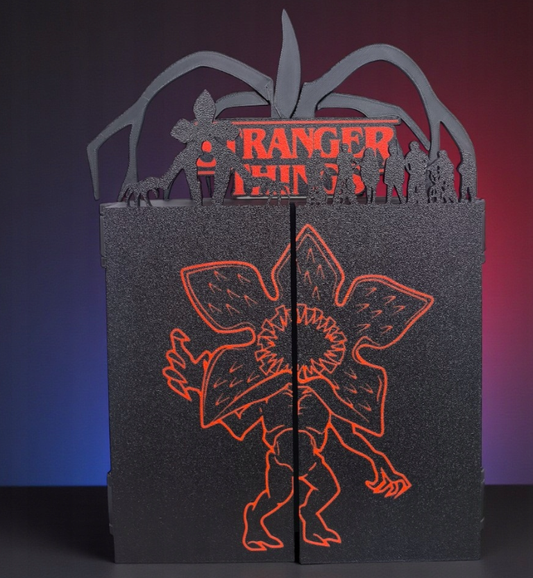 Półka na figurki Stranger Things – organizer Kinder Joy